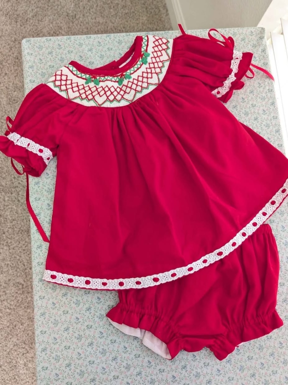 9 Mos Smocked Red Christmas Holiday Bloomer Set